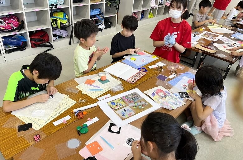 ph_ゴム細工教室の様子